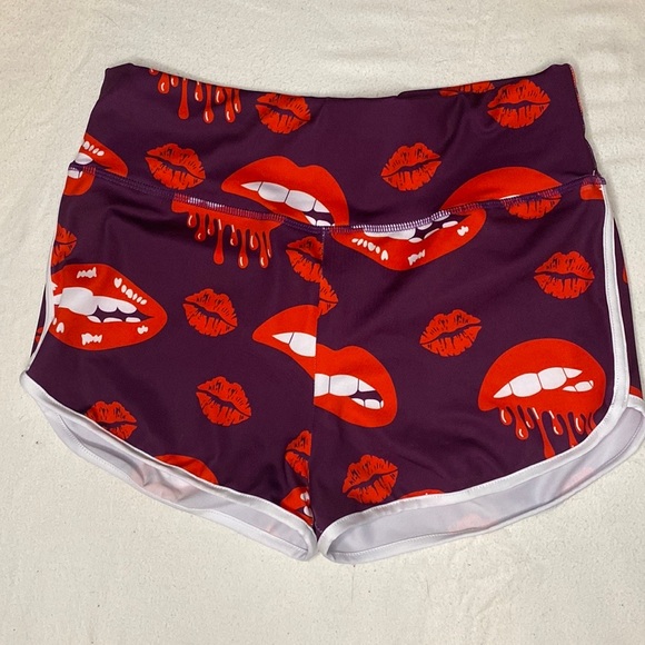 Highwaisted booty shorts - Picture 2 of 6